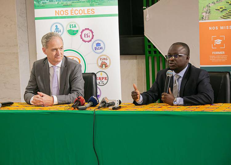 M. Emmanuel Chomarat, Président fondateur de Verifdiploma et M. Moussa Diaby, Directeur Général de l’INP-HB